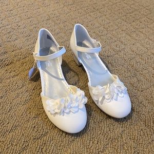 NWT! Size 4 Girls white dress shoes